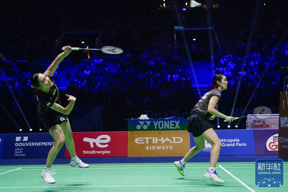 而场边的德 而场边的德